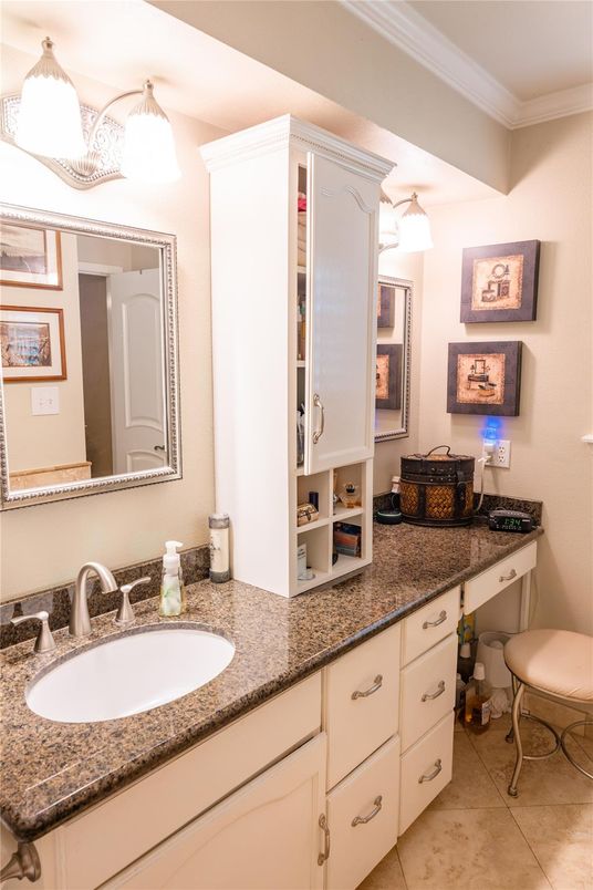 Bathroom, Dual Sink Vanities, Interior
