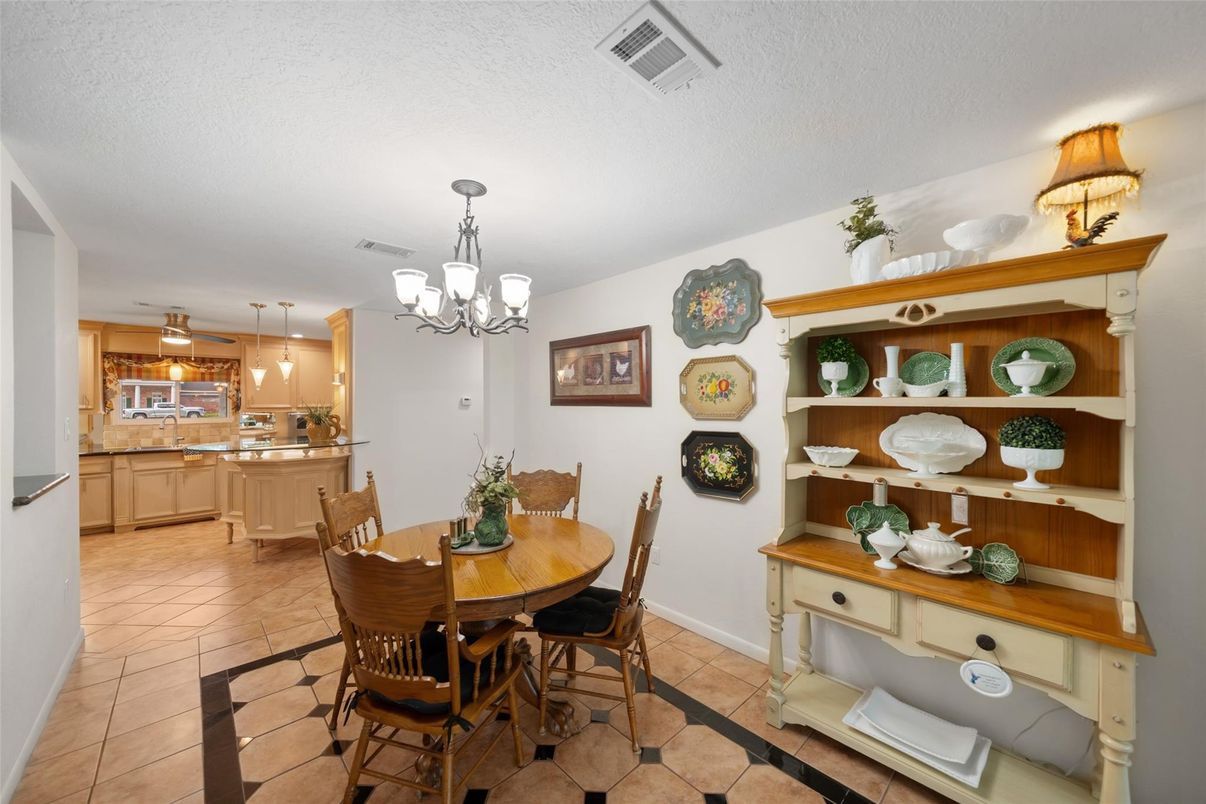 Chandelier, Dining room, Interior, Kitchen, Pendant Lights