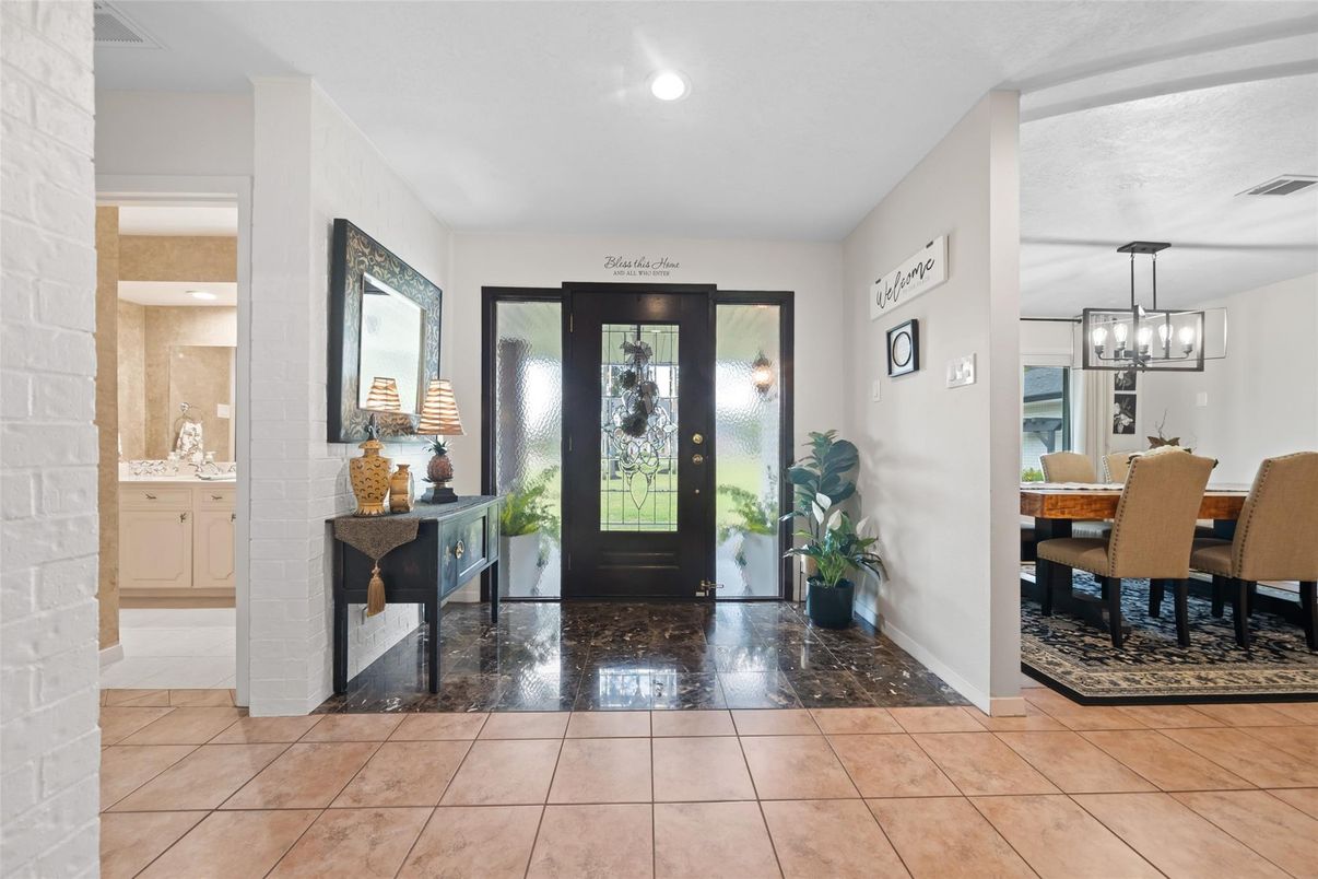 Dining room, Interior, Pendant Lights, Recessed Lighting