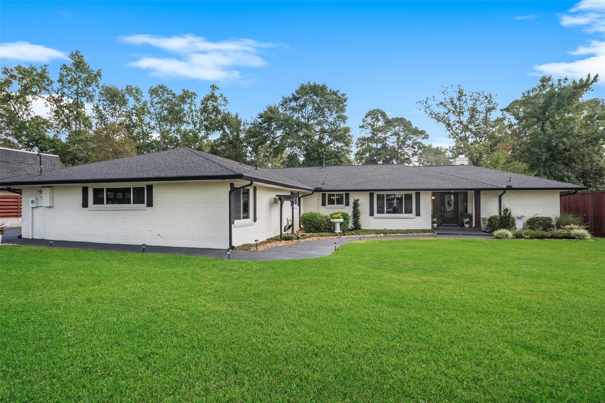 Backyard, Exterior, Facade, Ranch