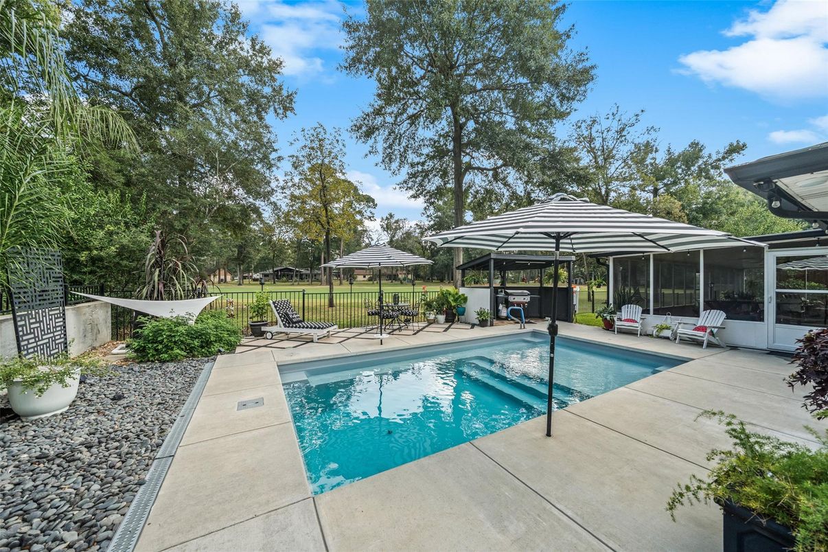 Exterior, Pool