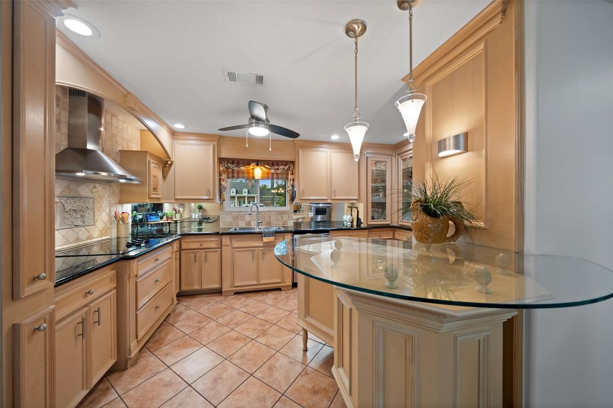 Dining room, Interior, Kitchen, Pendant Lights, Recessed Lighting, Stainless Steel Appliances