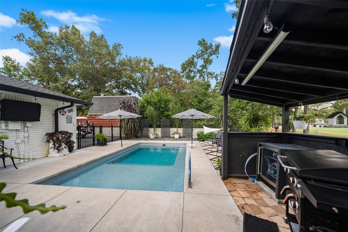 Exterior, Pool
