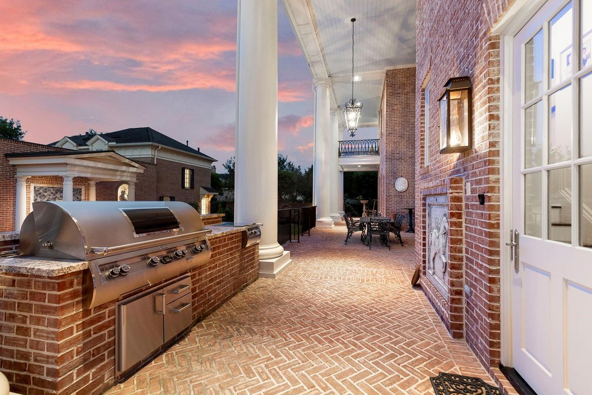 Exterior, Outdoor Kitchen