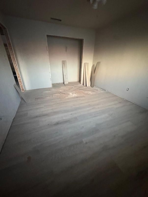 Empty room, Interior