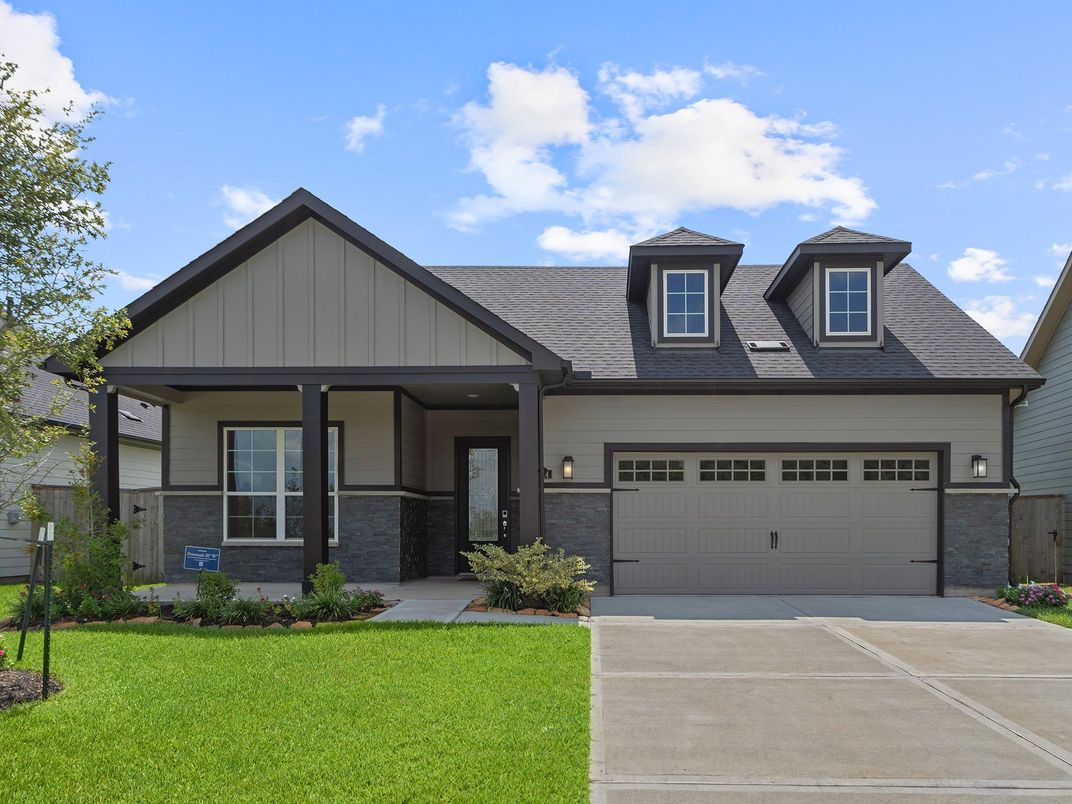 Attached, Exterior, Facade, American Craftsman