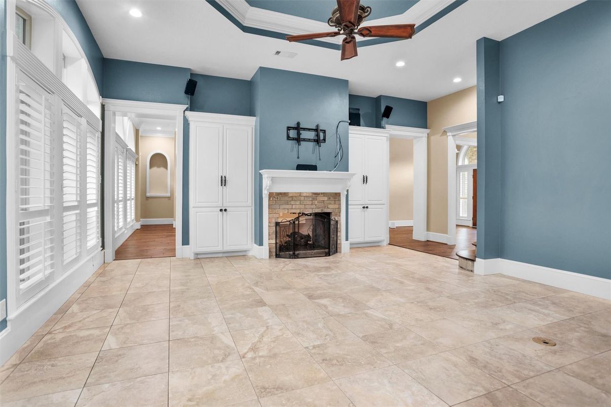 Empty room, Fireplace, Interior, Recessed Lighting
