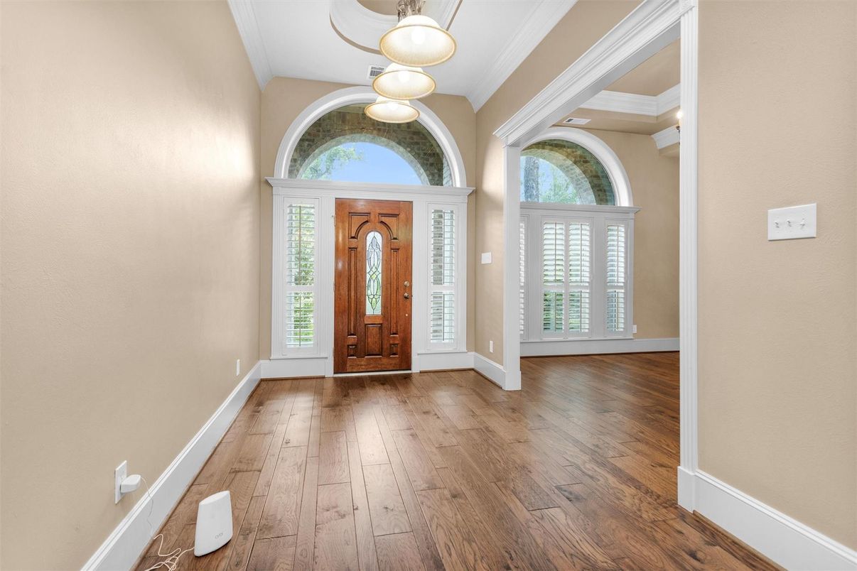 Interior, Pendant Lights, Wood Texture Flooring