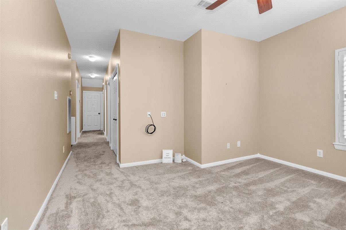 Empty room, Interior