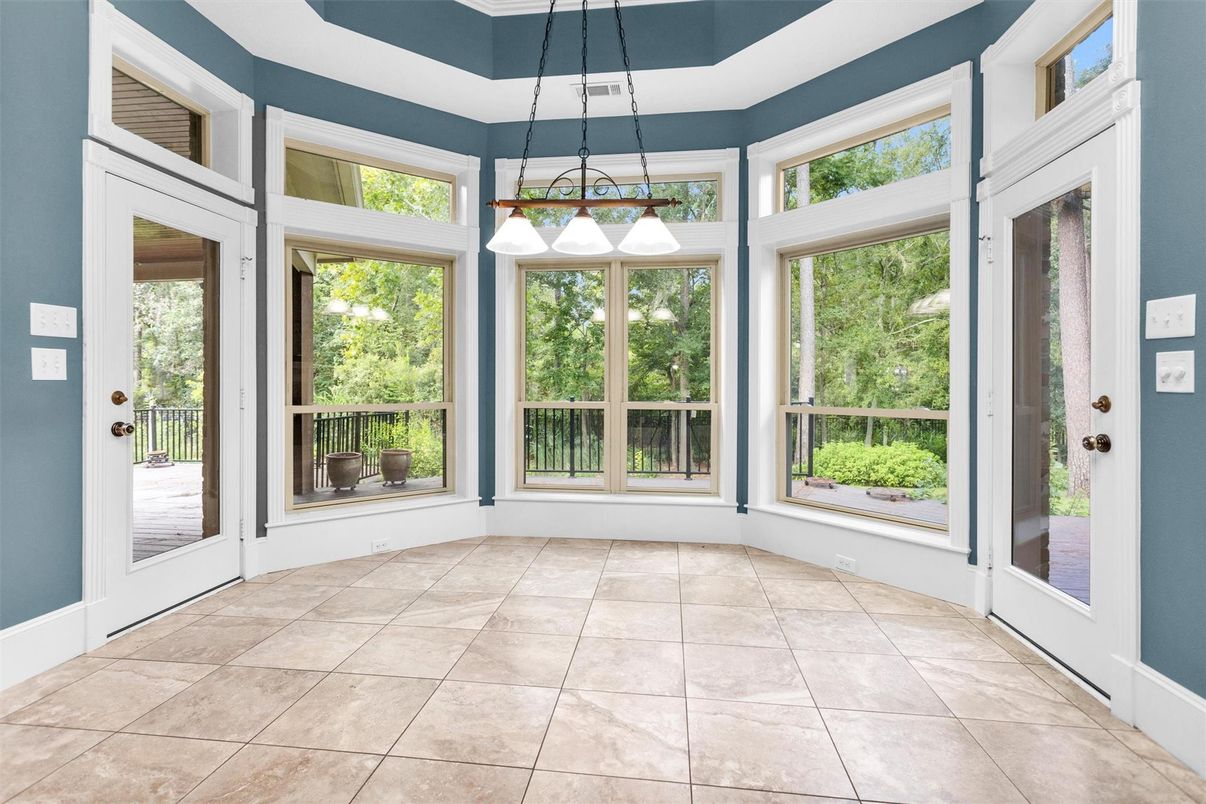 Empty room, Interior, Pendant Lights, Sun Room
