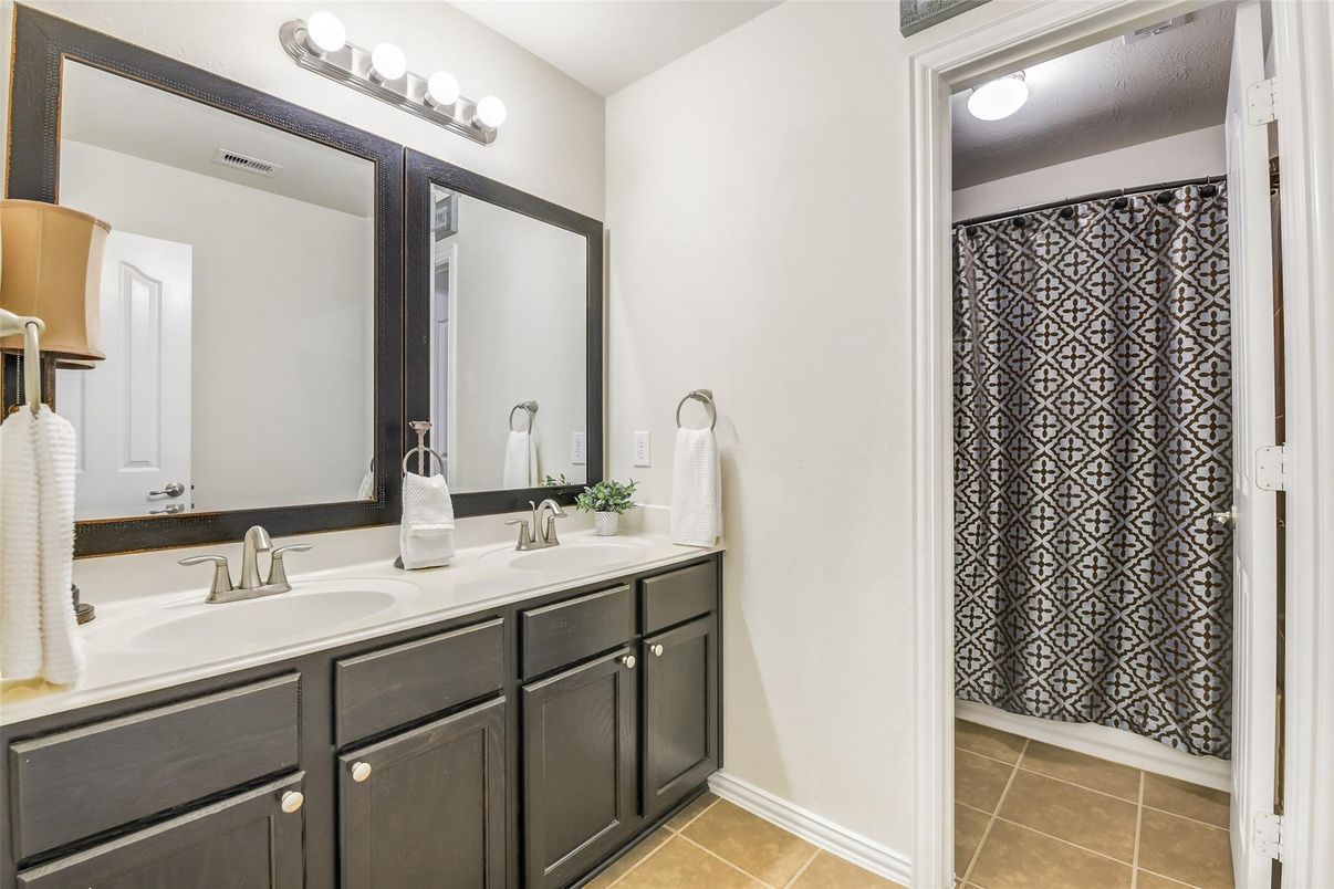 Bathroom, Dual Sink Vanities, Interior