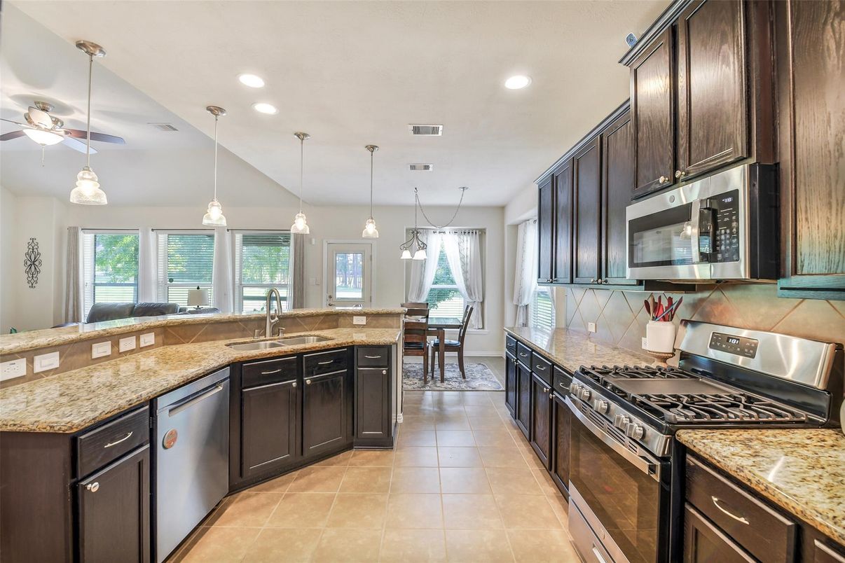 Dining room, Interior, Kitchen, Pendant Lights, Recessed Lighting, Stainless Steel Appliances