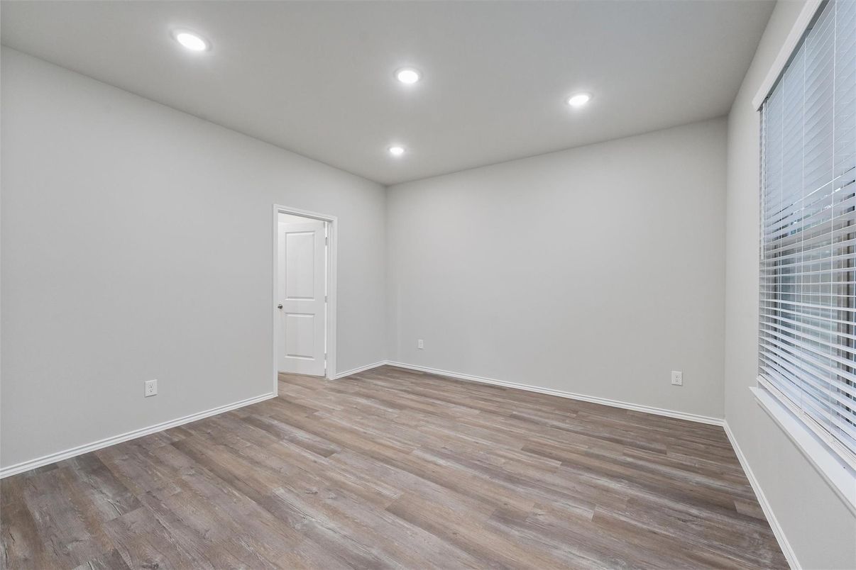 Empty room, Interior, Recessed Lighting, Wood Texture Flooring