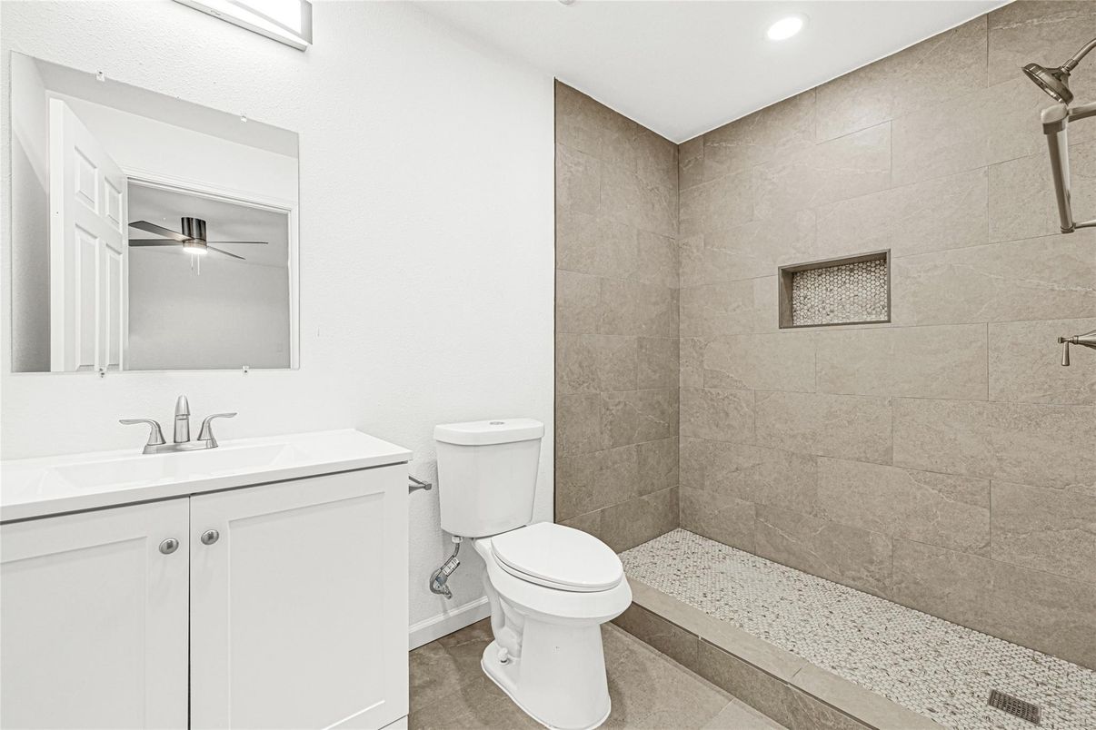 Bathroom, Interior, Recessed Lighting