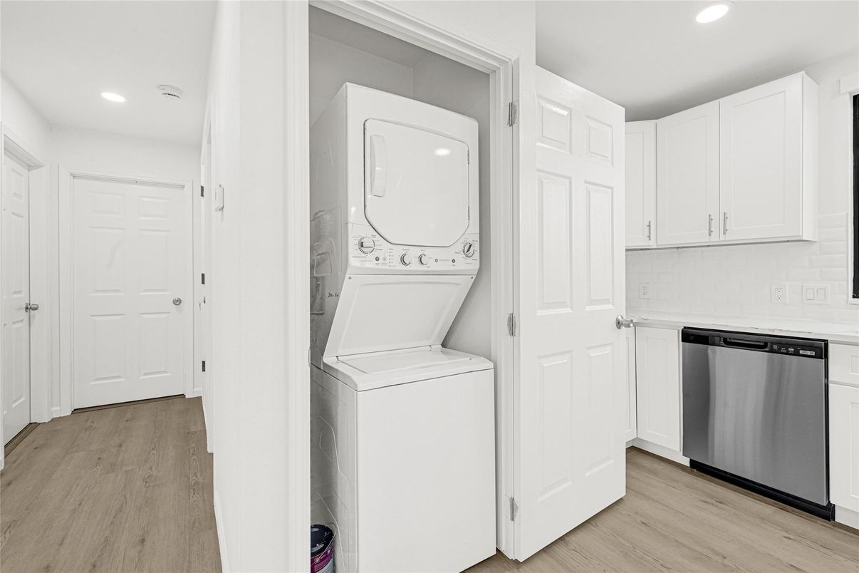 Interior, Recessed Lighting, Utility Closets, Washer, Wood Texture Flooring