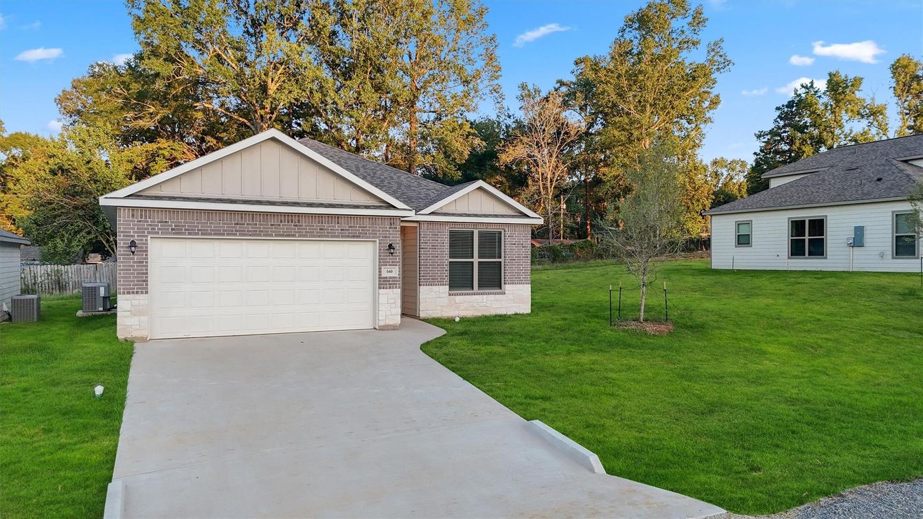 Attached, Backyard, Exterior, Facade, Brick Facade, Ranch