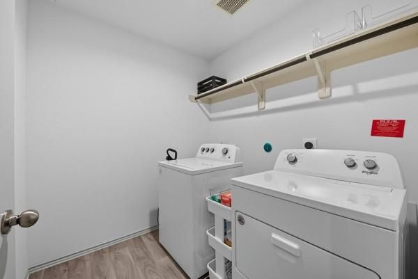 Interior, Washer, Wood Texture Flooring