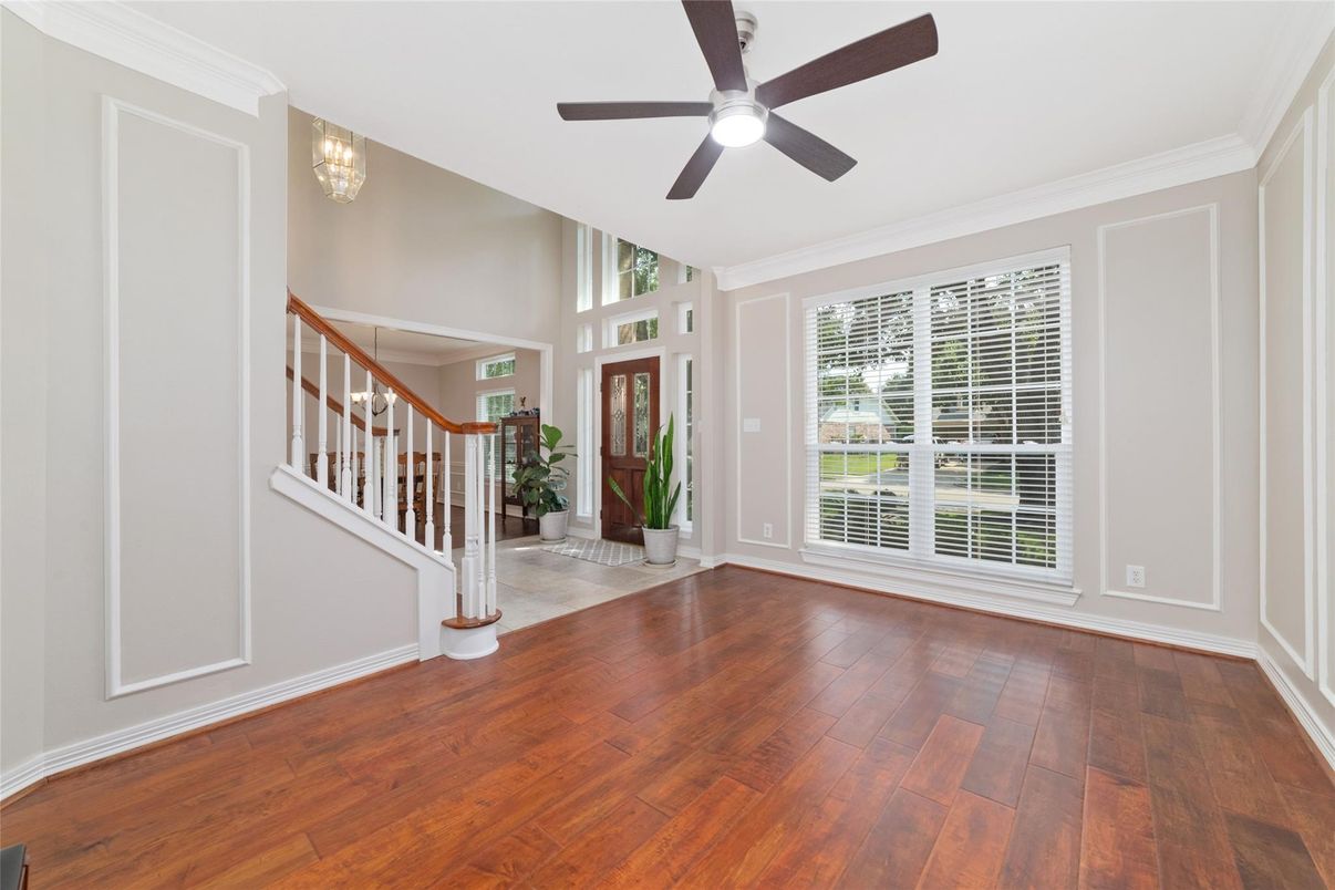 Chandelier, Empty room, Interior, Wood Texture Flooring