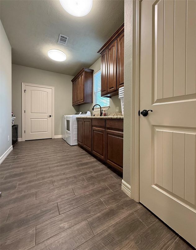 Interior, Washer, Wood Texture Flooring