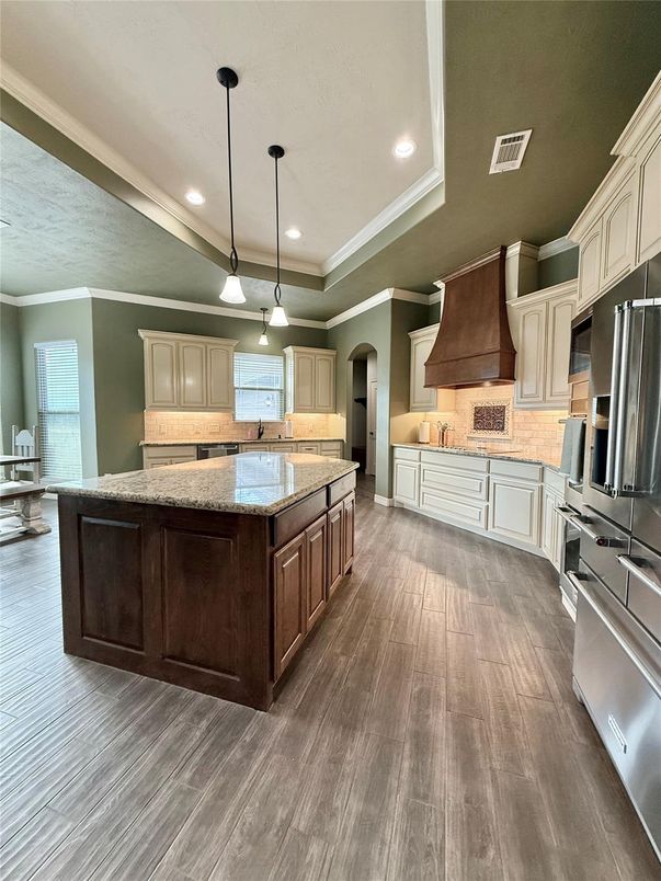 Interior, Kitchen, Pendant Lights, Recessed Lighting, Wood Texture Flooring