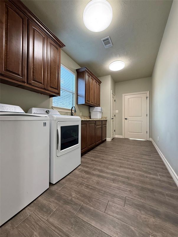 Interior, Washer, Wood Texture Flooring
