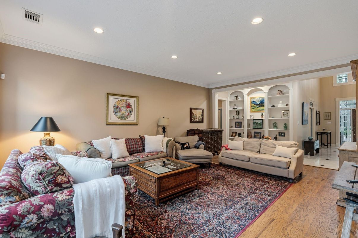 Interior, Living room, Recessed Lighting, Wood Texture Flooring