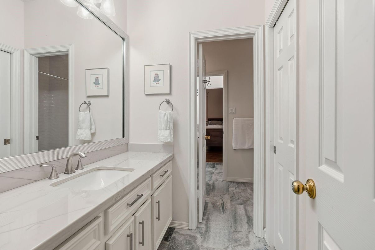 Bathroom, Dual Sink Vanities, Interior