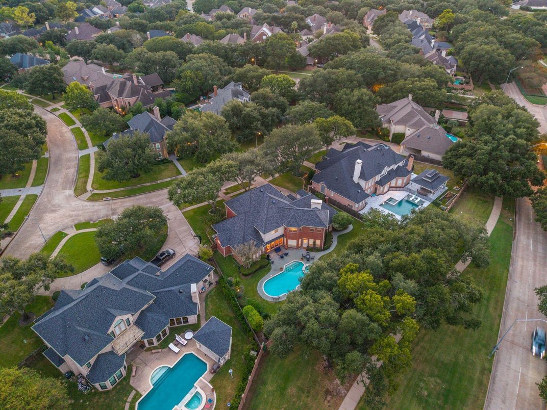 Exterior, Drone