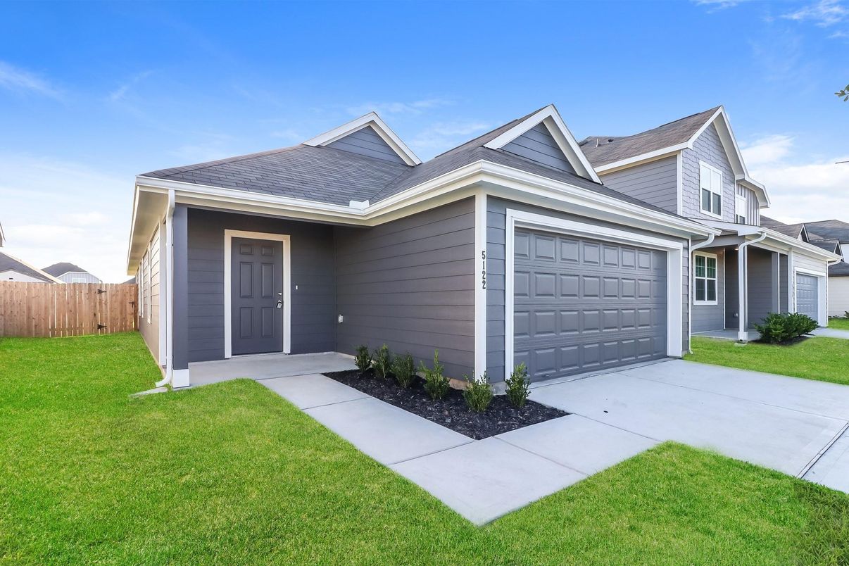 Attached, Exterior, Facade, American Craftsman