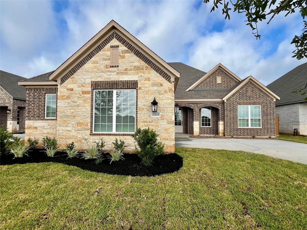 Exterior, Facade, Brick Traditional