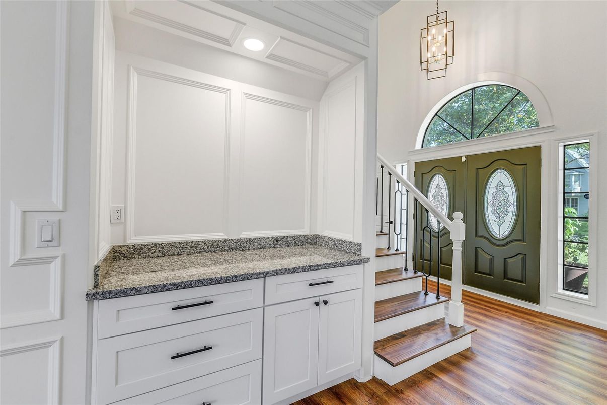 Interior, Recessed Lighting, Wood Texture Flooring