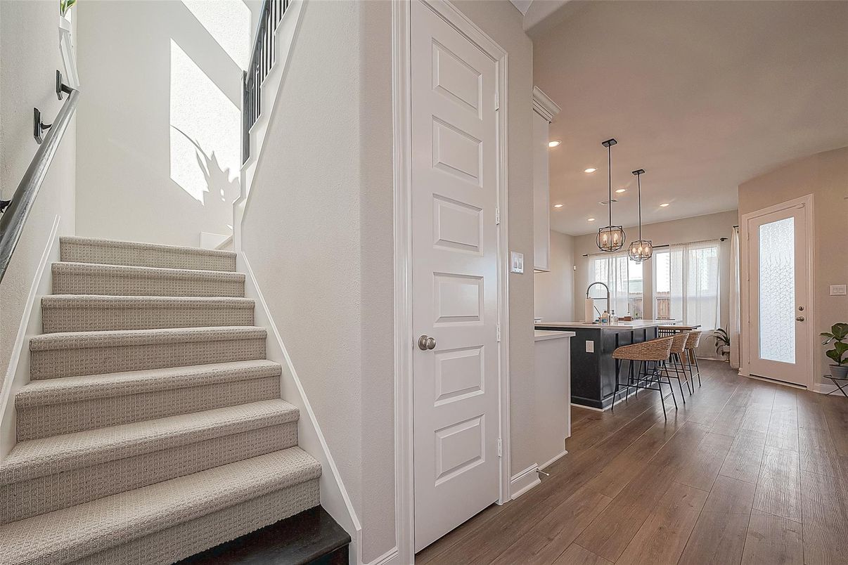 Dining room, Interior, Kitchen, Pendant Lights, Recessed Lighting, Wood Texture Flooring