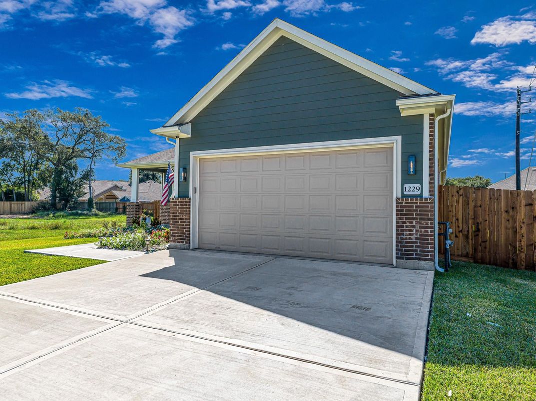 Detached Garage, Exterior