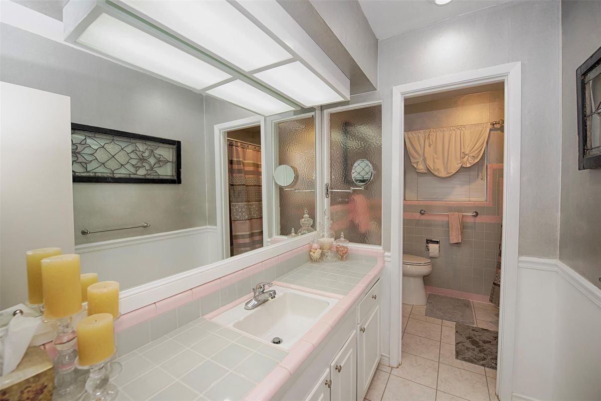 Bathroom, Interior, Recessed Lighting, Tile Countertops