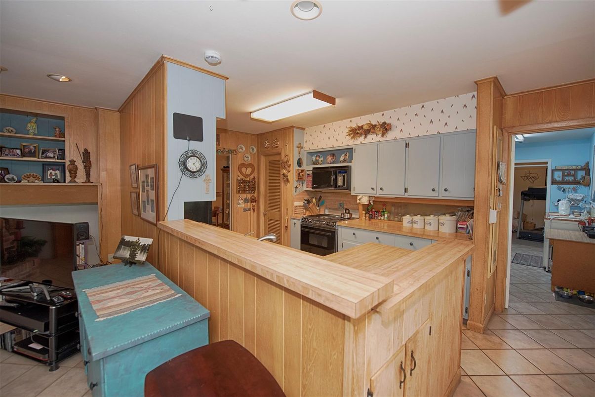 Interior, Kitchen, Recessed Lighting, Wooden Walls