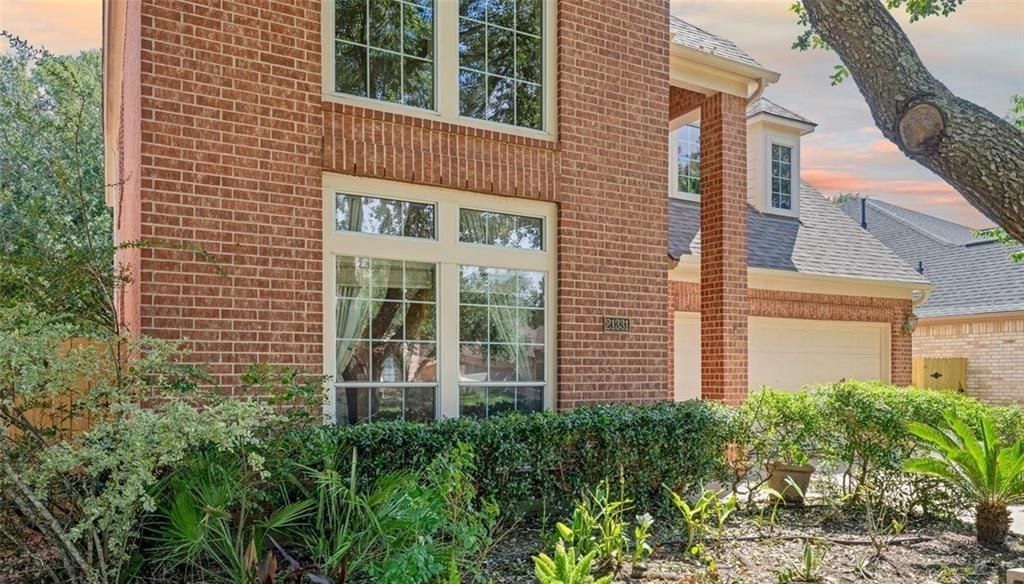 Attached, Exterior, Facade, Brick Facade, None