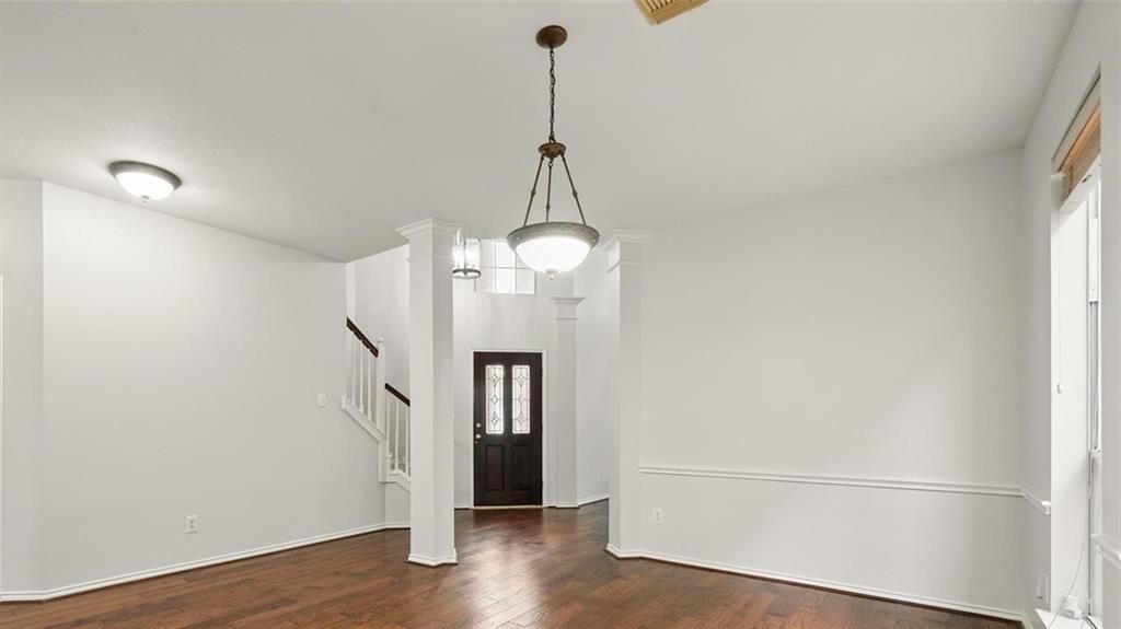 Interior, Pendant Lights, Wood Texture Flooring