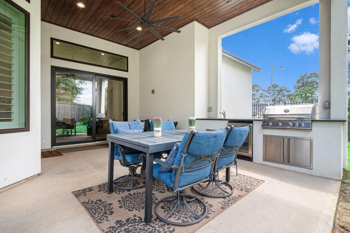 Exterior, Outdoor Kitchen