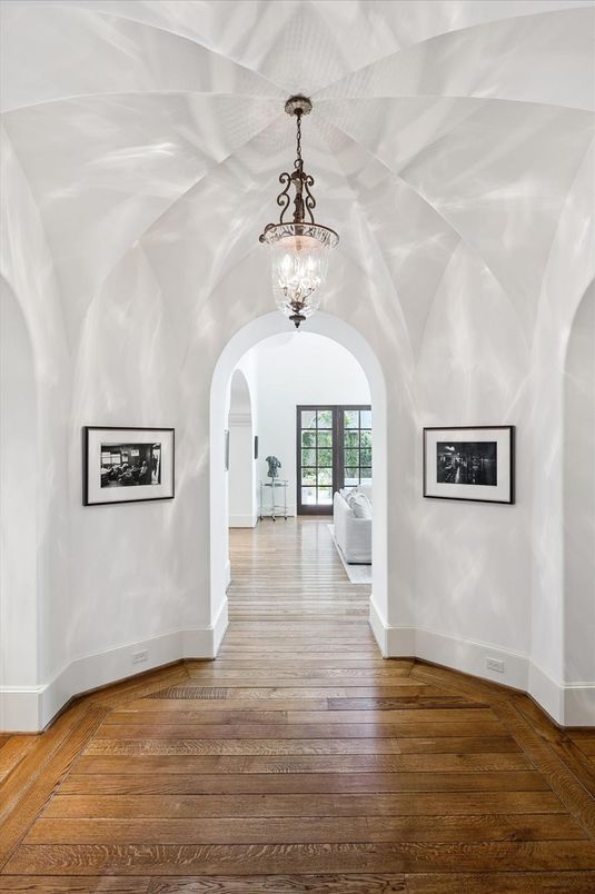 Interior, Pendant Lights, Wood Texture Flooring