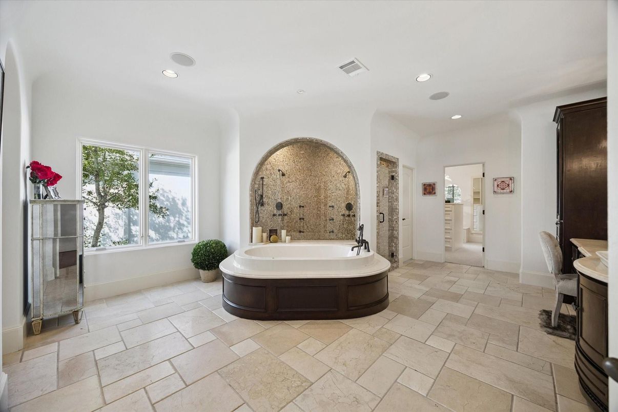 Bathroom, Interior, Recessed Lighting