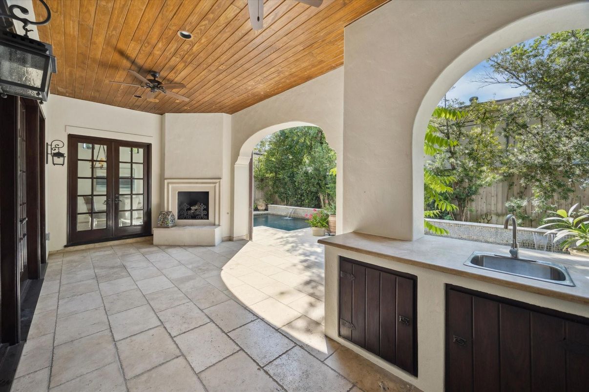 Exterior, Outdoor Kitchen