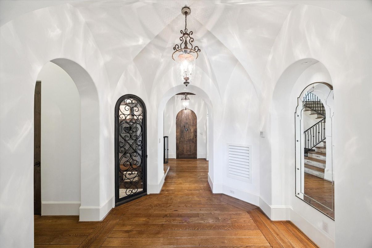 Interior, Pendant Lights, Wood Texture Flooring