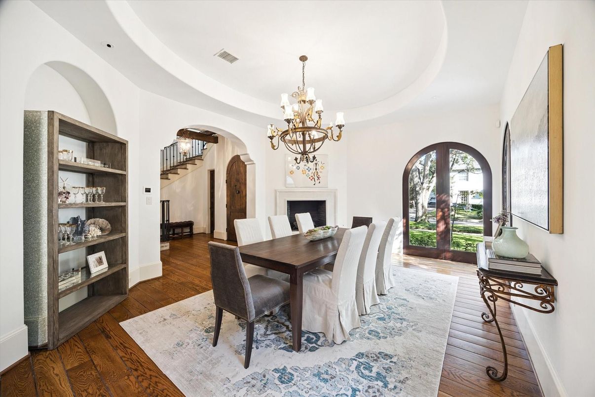 Chandelier, Dining room, Fireplace, Interior, Wood Texture Flooring