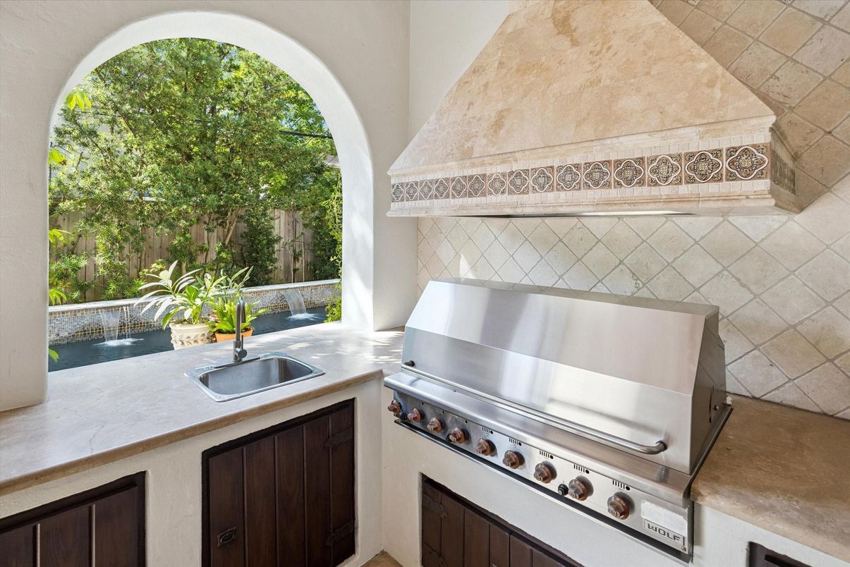Exterior, Outdoor Kitchen