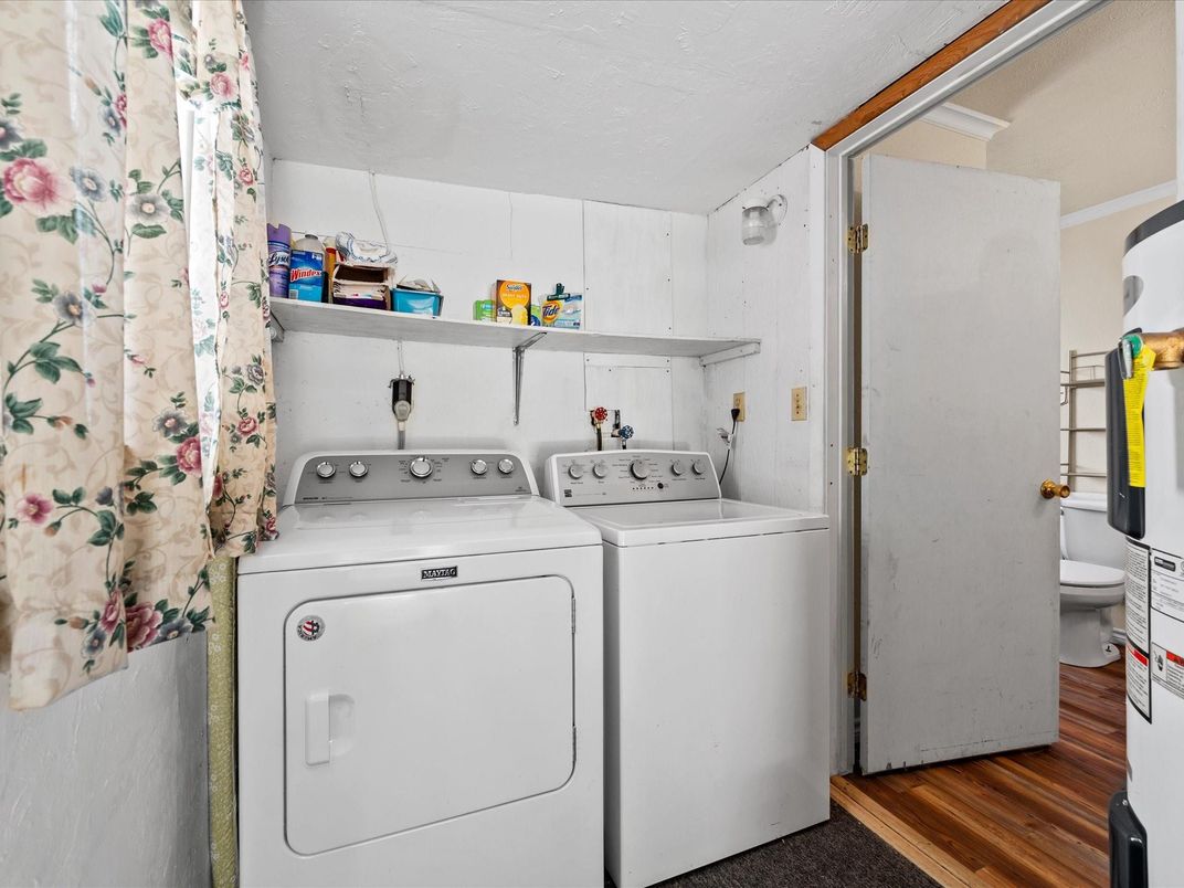 Interior, Utility Closets, Washer, Wood Texture Flooring