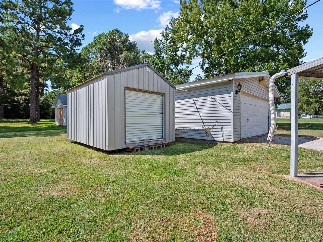 Backyard, Detached Garage, Exterior