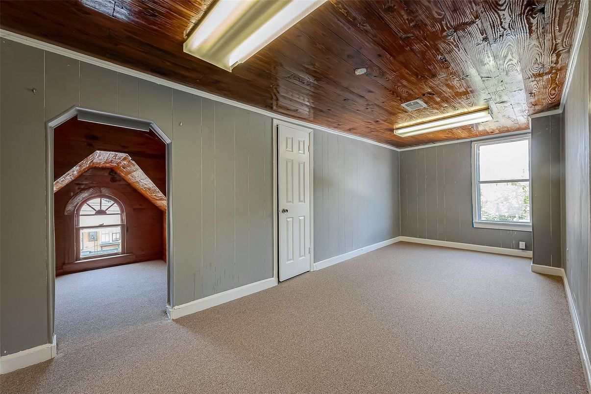Empty room, Interior, Wooden Ceilings