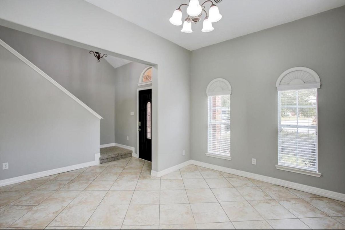 Empty room, Interior