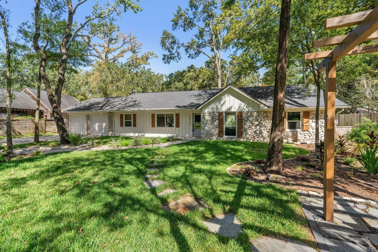 Backyard, Exterior, Facade, Ranch