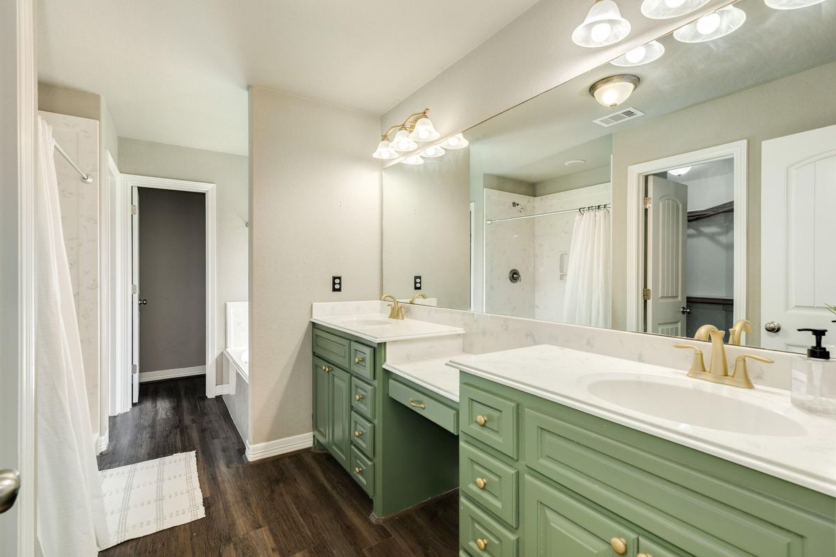 Bathroom, Dual Sink Vanities, Interior, Wood Texture Flooring